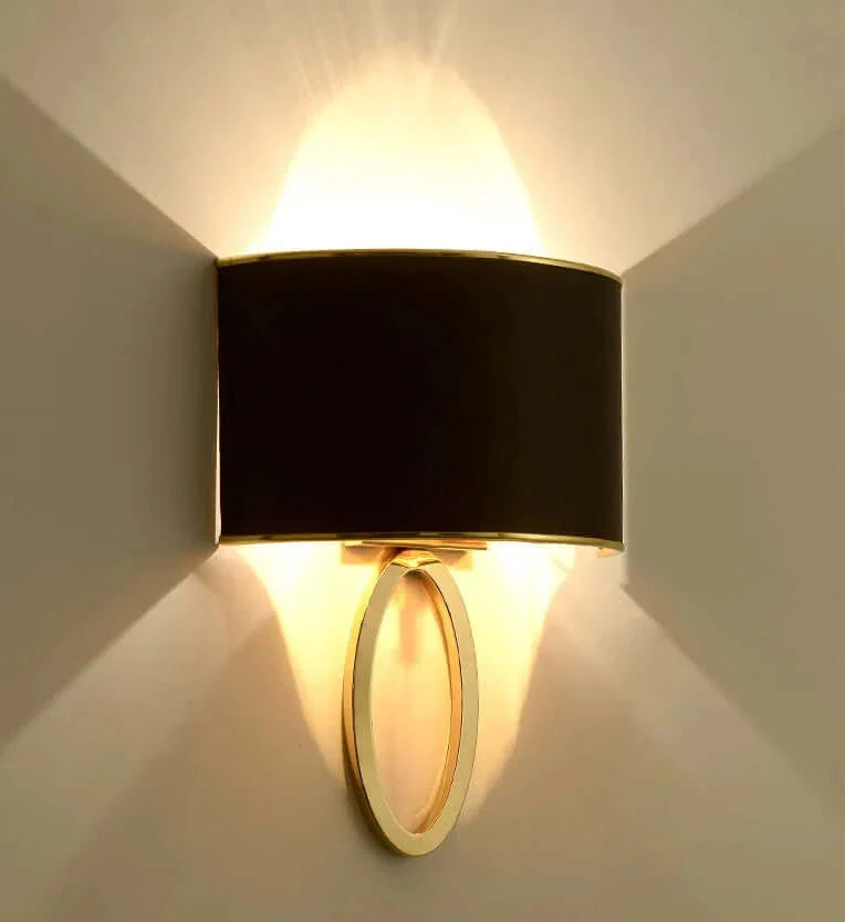 Klassische amerikanische Nachttischlampe mit Stofflampenschirm