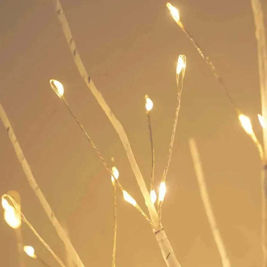 Stimmungsvolle Beleuchtete Baum – Für eine Gemütliche und Warme Atmosphäre