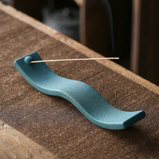 ZenWave – Eleganter Keramik Räuchergefäß mit beruhigendem Wellen-Design