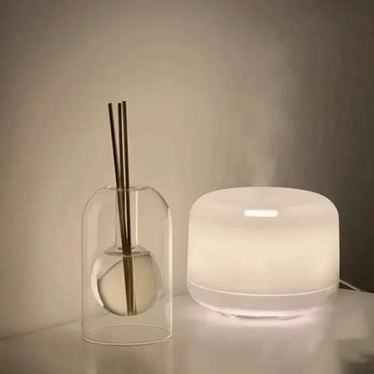 AromaLuxe – Eleganter Duftdiffusor mit minimalistischem Design für eine beruhigende Atmosphäre