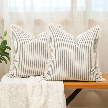 NordicLuxe – Jacquard-Kissenbezüge mit elegantem weißen Rüschen