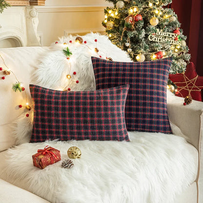 HolidayGlow – Weihnachtskaro Kissenbezug mit Schneeflockenmotiv für ein magisches Interieur