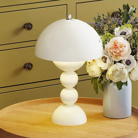 Dimmbare LED-Tischlampe mit Blumenknospen-Design und USB-Ladung | BloomLight