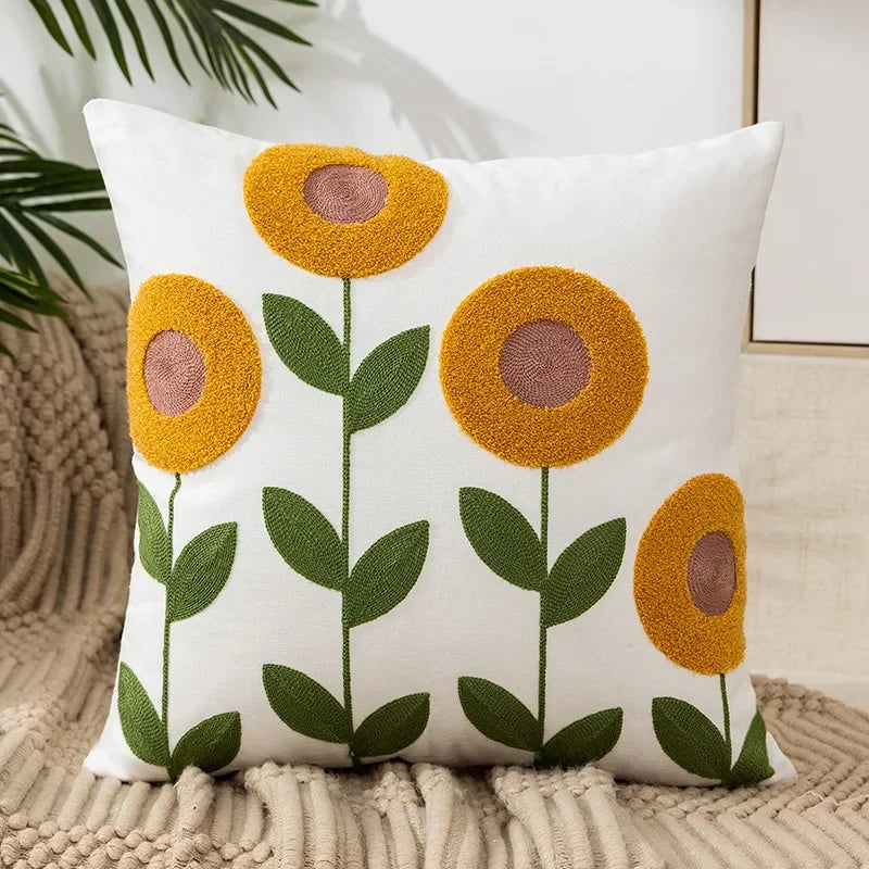 BloomLinen – Bestickter Kissenbezug aus Baumwoll-Canvas mit rustikalem floralem Pracht