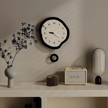 Garduru Skandinavische Wanduhr im Nordic Design