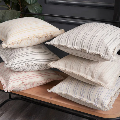 ScandiLuxe – Elegante Jacquard Kissenbezug mit feinen Fransen Details