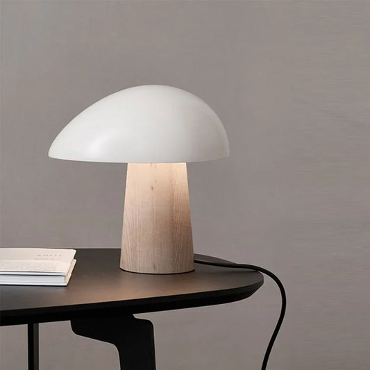 Tischlampe Juno - Minimalistisches skandinavisches Design aus Holz und Metall, LED-Beleuchtung