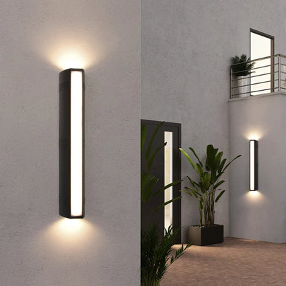 Royaleva Wasserfeste Außenwandlampe mit 3-seitiger LED-Beleuchtung