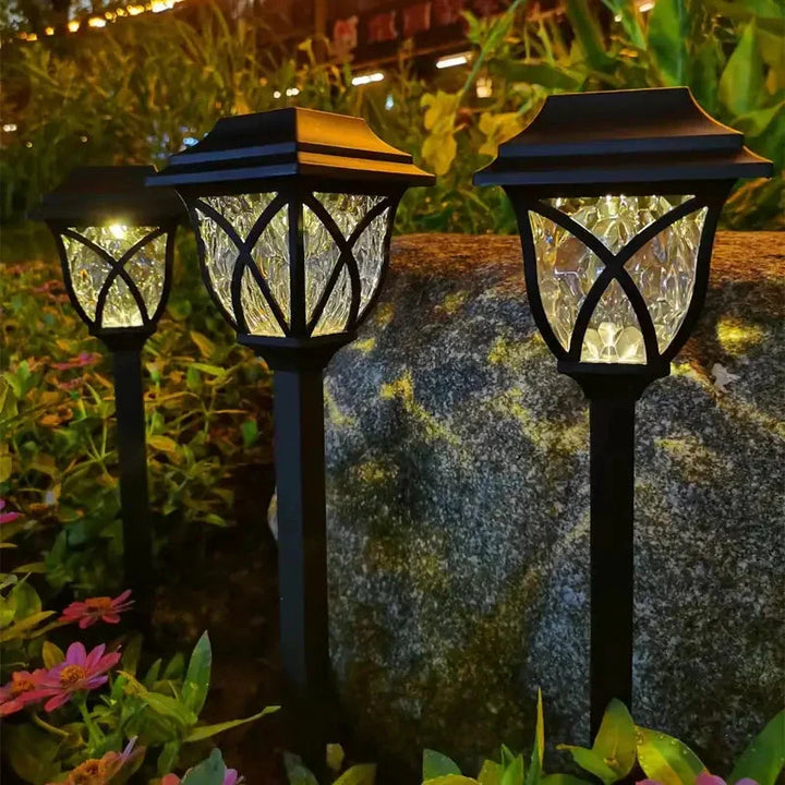 Solar Gartenbeleuchtung mit Natürlichem Charme – Elegante Lampen für den Außenbereich