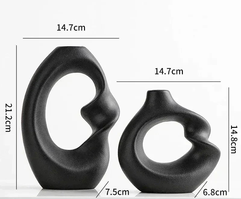 Skulpturale Vasen mit organischer Form