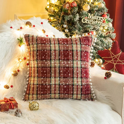 HolidayGlow – Weihnachtskaro Kissenbezug mit Schneeflockenmotiv für ein magisches Interieur