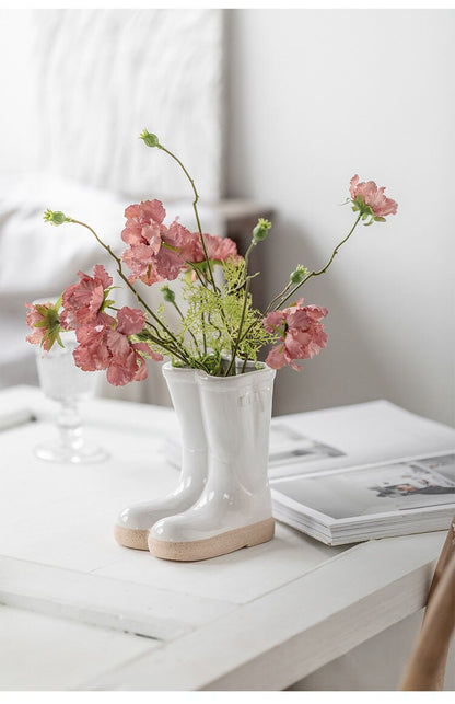 Charmant & Modern - Keramikvase in Stiefelform