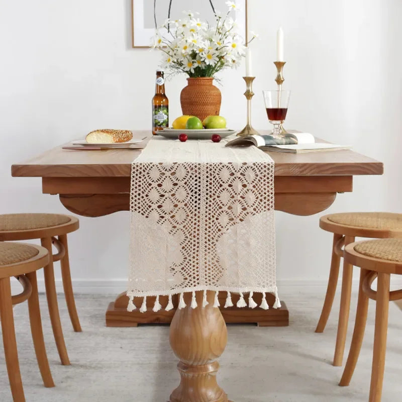 Beiger Boho-Tischläufer mit Quasten – Vintage-Bauernhausstil, handgefertigtes Makramee für Hochzeitsfeiern und Babyparty-Dekoration