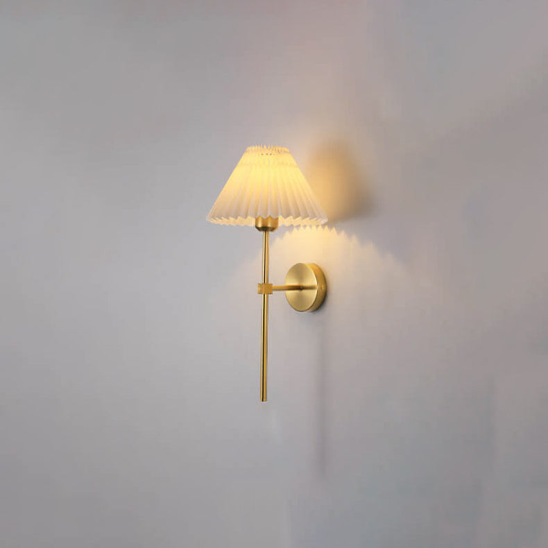 Garduru Vintage Wandlampe | Plissee-Stoffschirm | Eleganter Arm | Klassische Beleuchtung