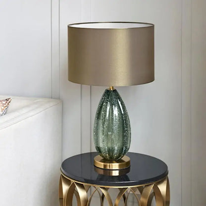 Tolles Licht – Übergroße Tischlampe aus Glas