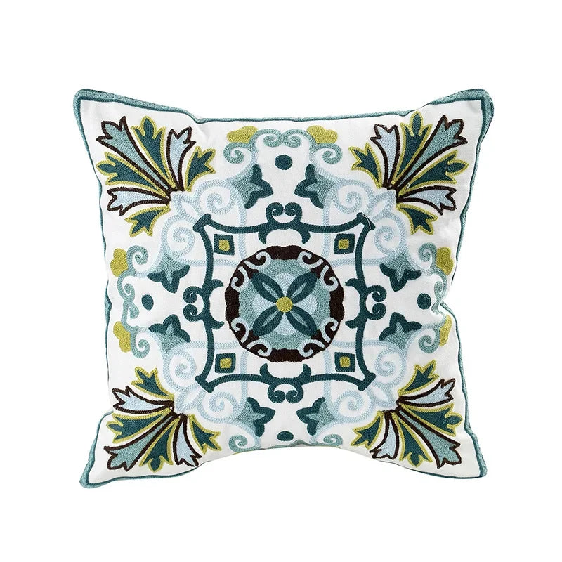 BloomLinen – Bestickter Kissenbezug aus Baumwoll-Canvas mit rustikalem floralem Pracht