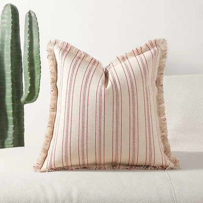 ScandiLuxe – Elegante Jacquard Kissenbezug mit feinen Fransen Details