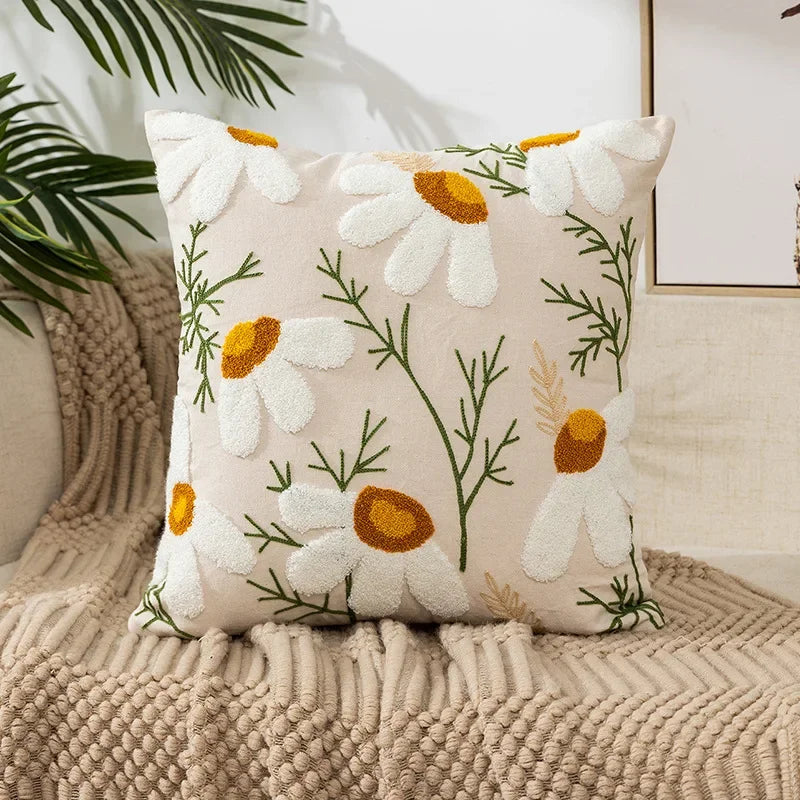 BloomLinen – Bestickter Kissenbezug aus Baumwoll-Canvas mit rustikalem floralem Pracht