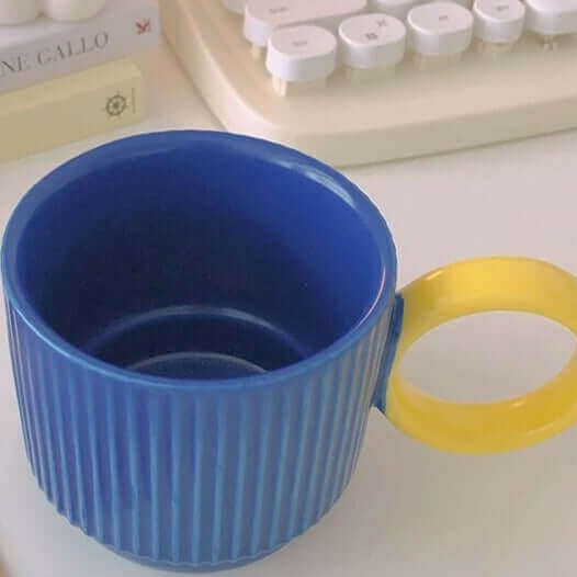 Großer Griff Japanische Keramische Kaffeetasse - Einzigartiges Post-Moderne Design