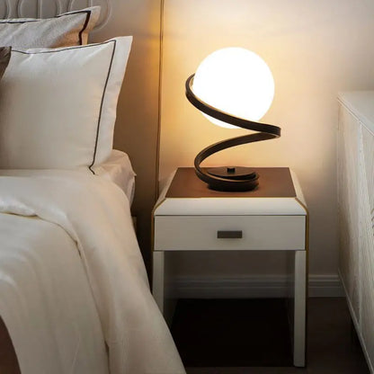 SpiraGlow – Elegante Tischlampe mit einzigartigem Design