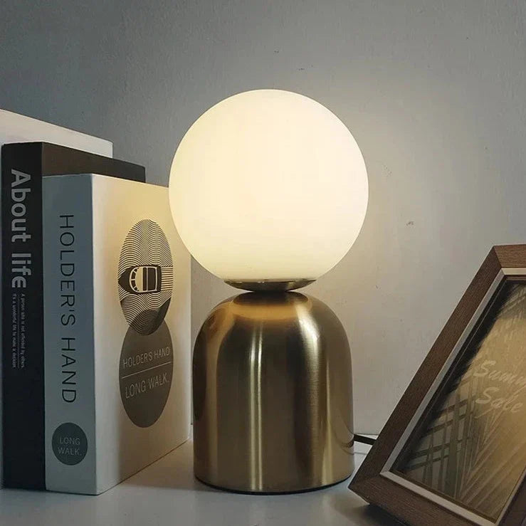 NordLume – Stilvolle Eisen Tischlampe für ein zeitloses Interieur