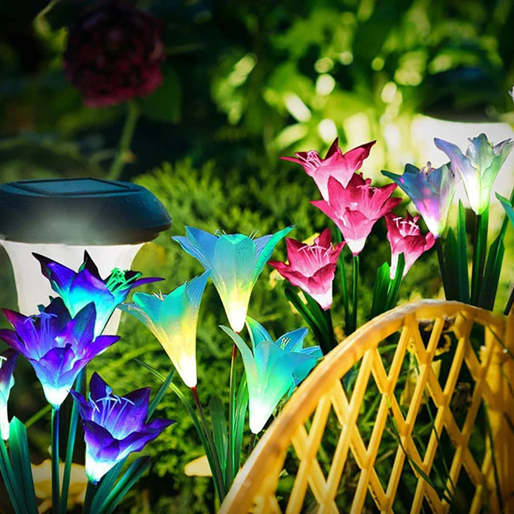 Solar LED Blumenleuchten in Lilienform – Farbwechselnde Gartenlichter mit Stab für Außenbereiche