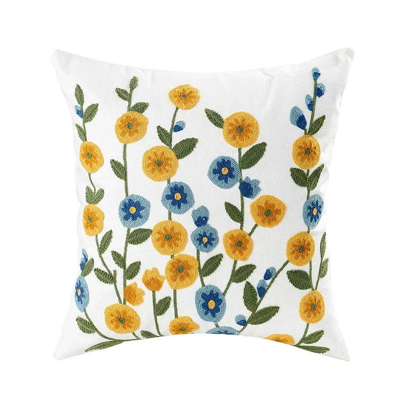 BloomLinen – Bestickter Kissenbezug aus Baumwoll-Canvas mit rustikalem floralem Pracht