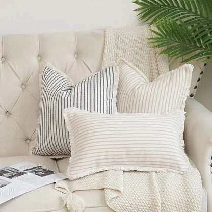 NordicLuxe – Jacquard-Kissenbezüge mit elegantem weißen Rüschen