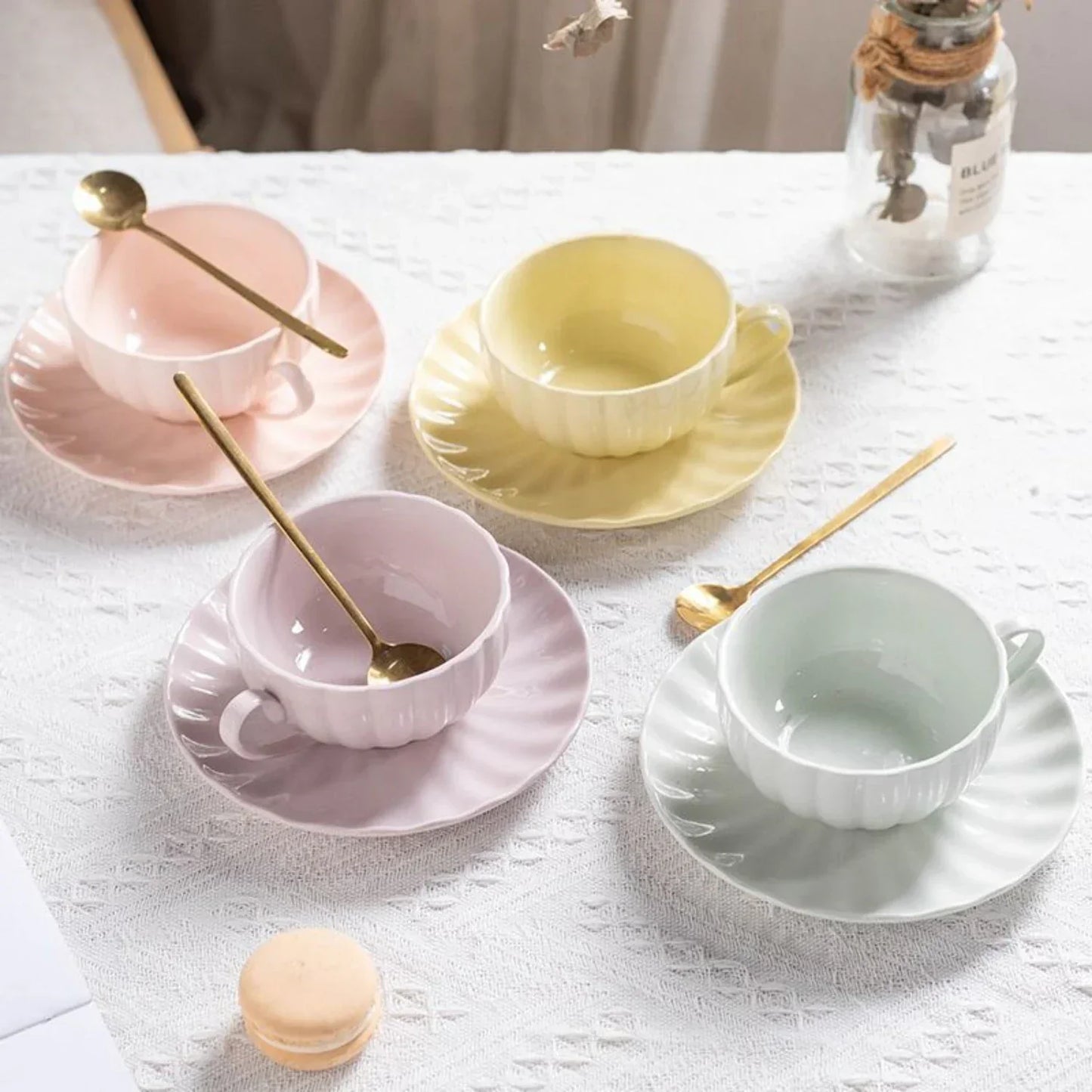 Elegantes Blumen-Tassen- und Untertassen-Set