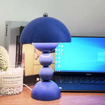 Dimmbare LED-Tischlampe mit Blumenknospen-Design und USB-Ladung | BloomLight