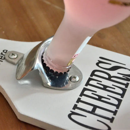 Vintage Holz-Wandflaschenöffner – Funktional und dekorativ