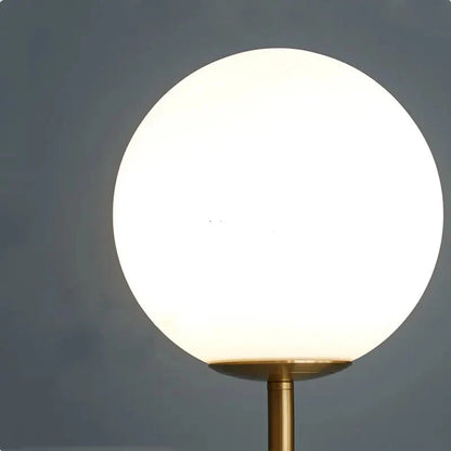 Glaskugel Stehlampe | Moderne Eleganz