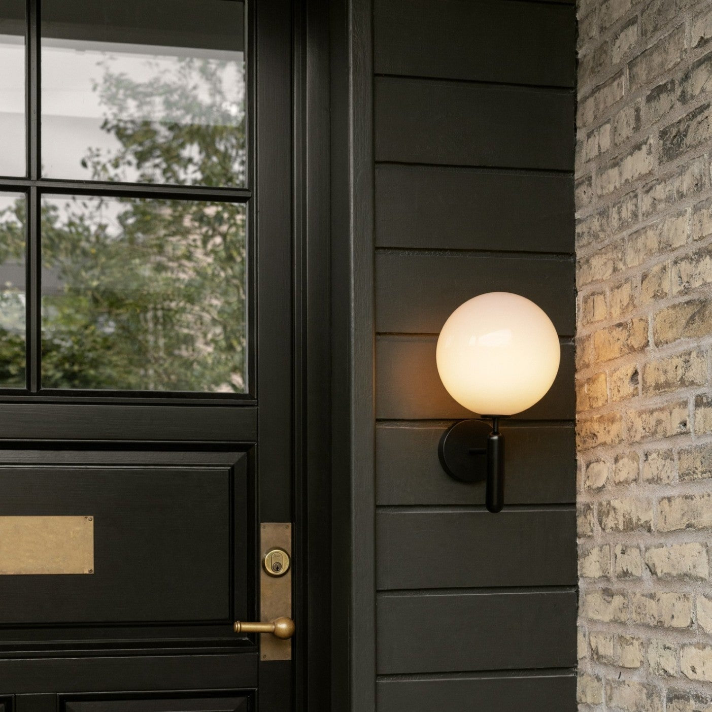 Scandiluxe LED Lampe – Minimalistisches Design aus Messing und Glas für Innenräume