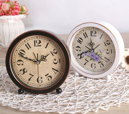 Schwarzer Retro Wecker – Mute Metal Design – Dekorativ & Funktional