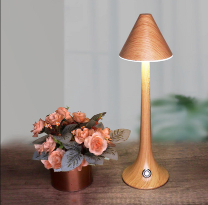 WoodLume – Dimmierbare LED-Tischlampe mit elegantem Holzdesign