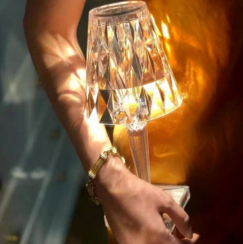 Elegante Kristall-Acryl- Tischlampe