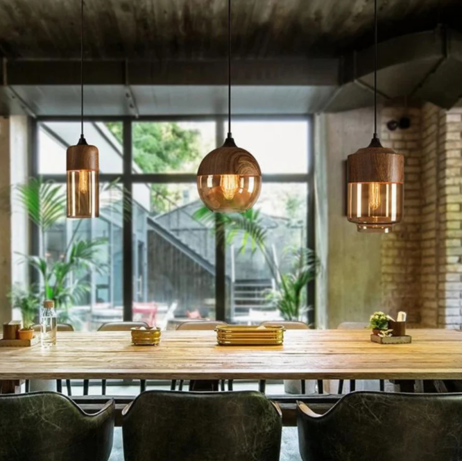 Stylische skandinavische Holzpendelleuchte