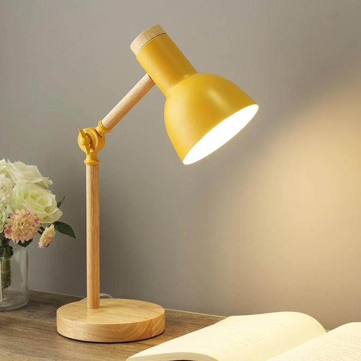 Skandinavische Tischlampe aus Holz