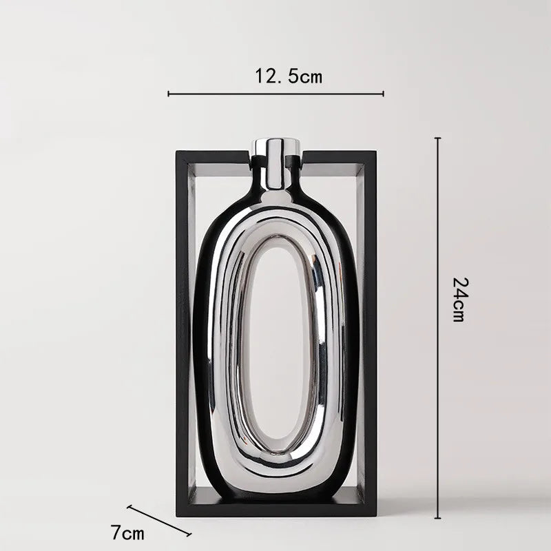 Silberne Vase mit hohlem Ausschnitt