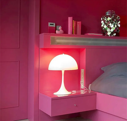 Retro Dänische Tischlampe/ Stehlampe - Ikonisches Pilzdesign für moderne Räume