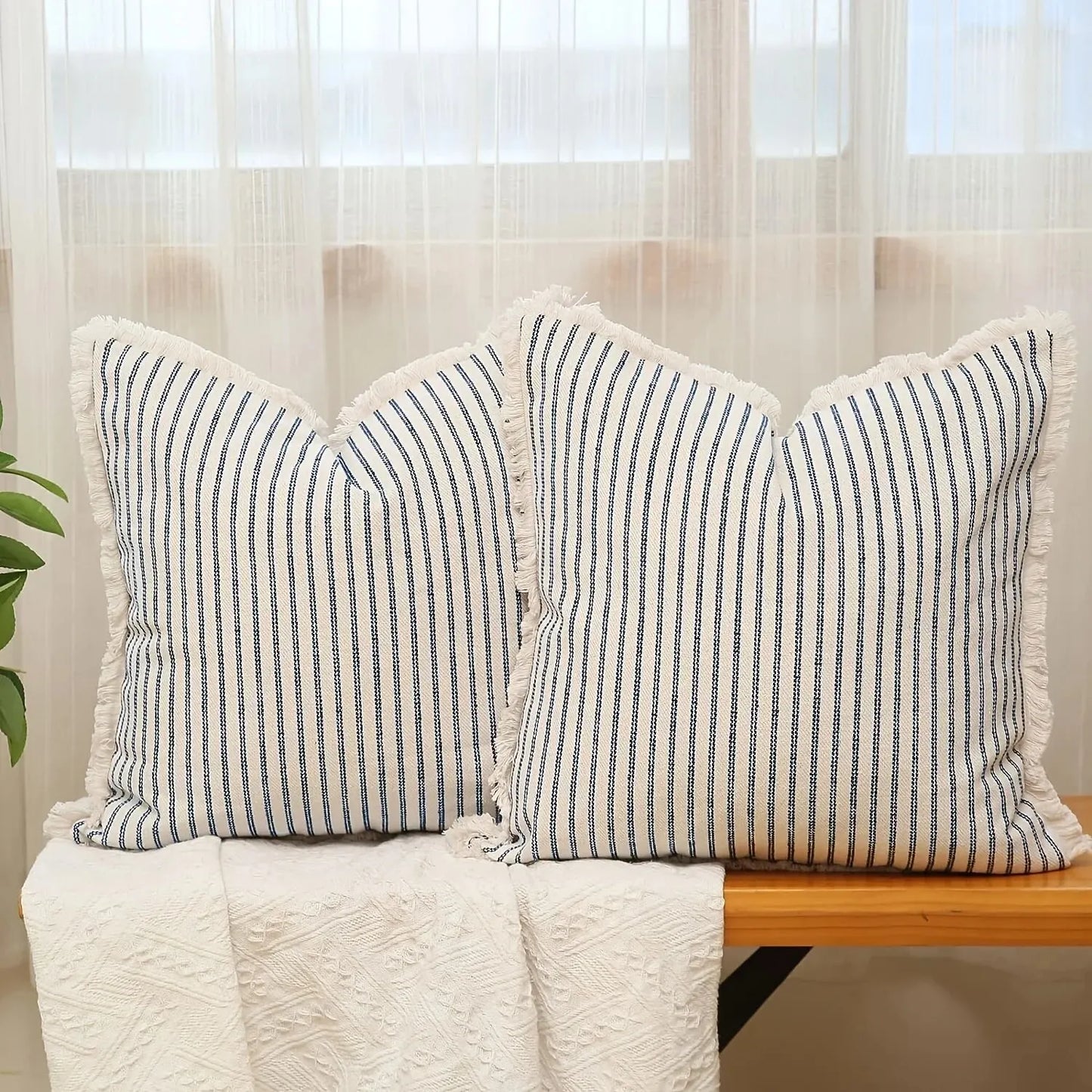 NordicLuxe – Jacquard-Kissenbezüge mit elegantem weißen Rüschen