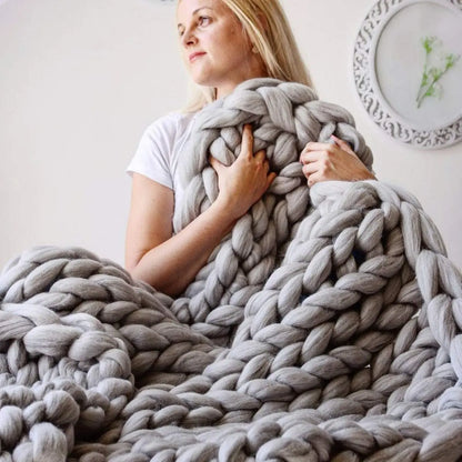 Royaleva Chunky Strickdecke – Handgefertigte Gemütlichkeit für alle Jahreszeiten