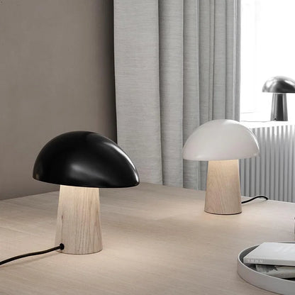 Tischlampe Juno - Minimalistisches skandinavisches Design aus Holz und Metall, LED-Beleuchtung