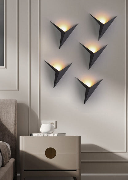 Dreieckige Wandlampe für modernes Licht | GlowLuxury