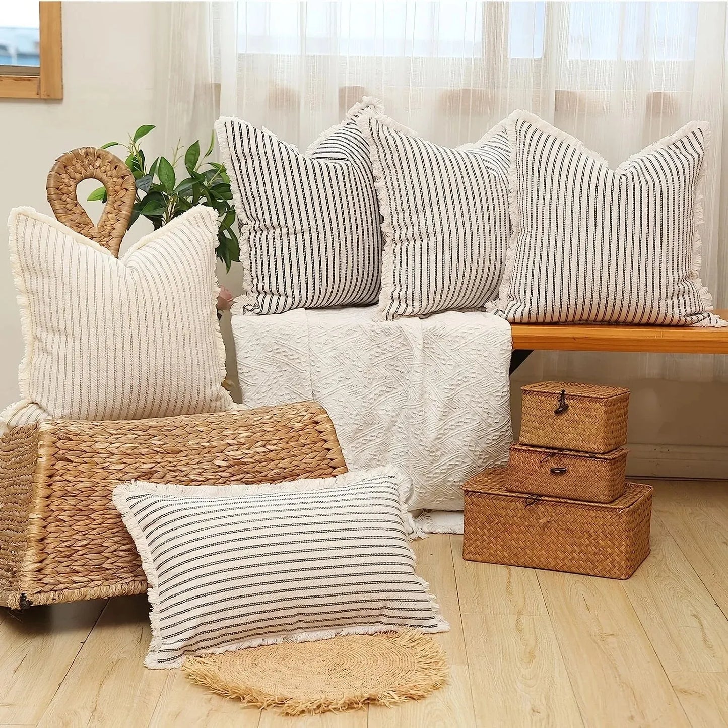 NordicLuxe – Jacquard-Kissenbezüge mit elegantem weißen Rüschen