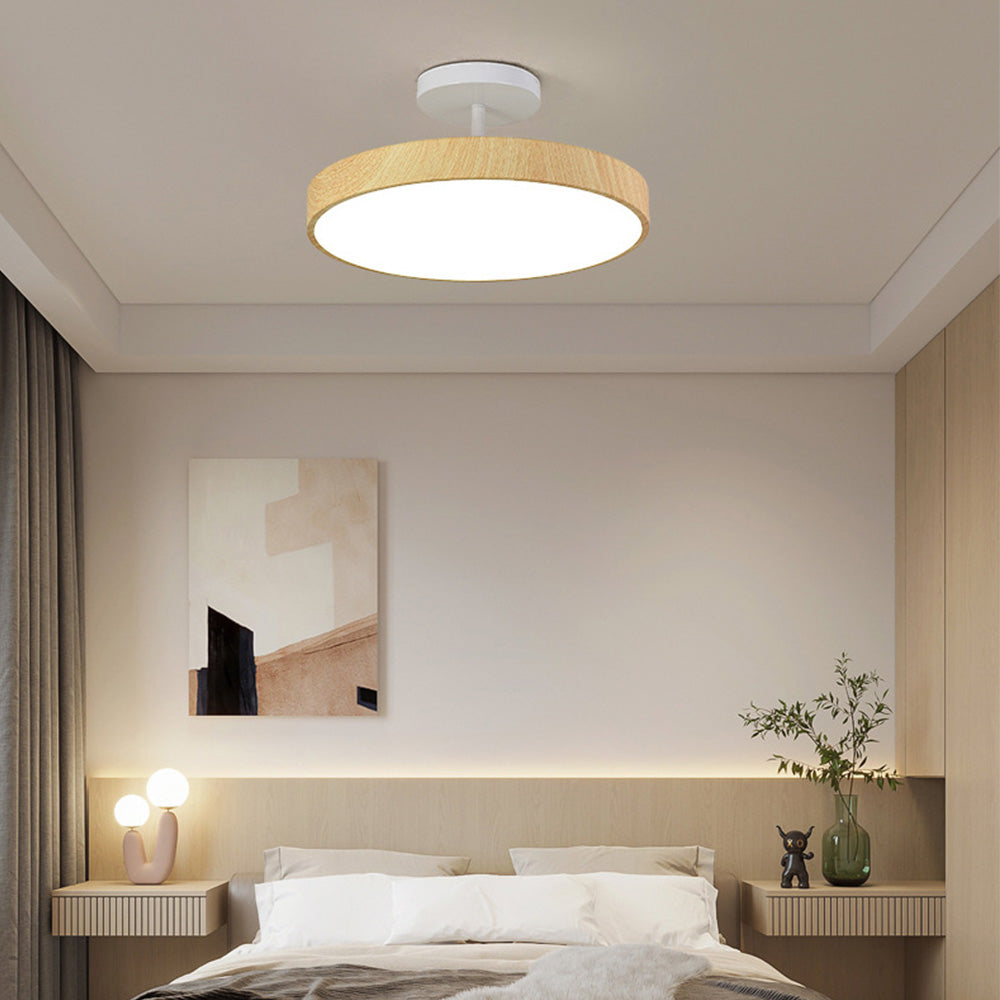 Deckenleuchte mit Holz und LED Semi Flush