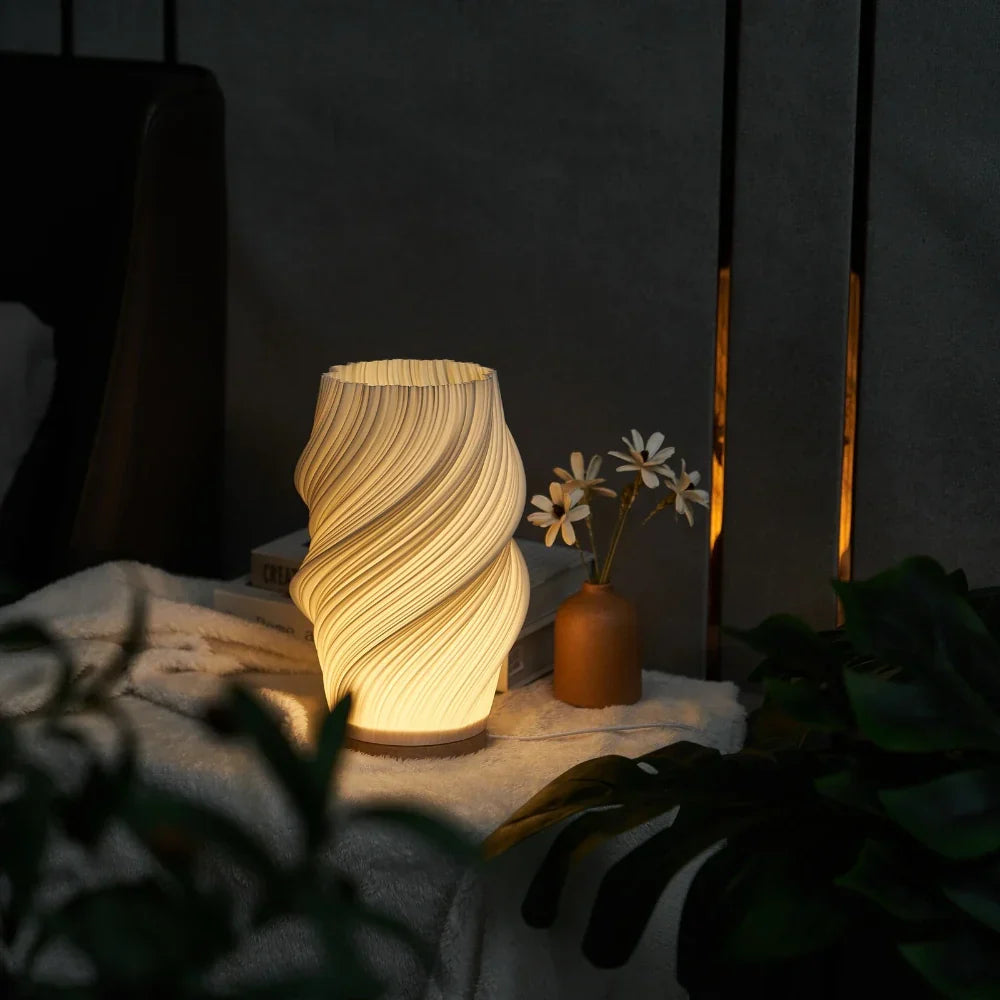 Dimmbare USB Tischlampe mit Holzsockel – Moderne Nachttischlampe für Wohnzimmer und Home Office
