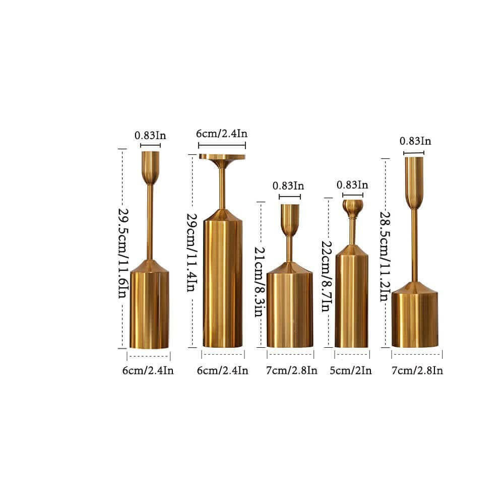 Set von goldfarbenen Kerzenhaltern