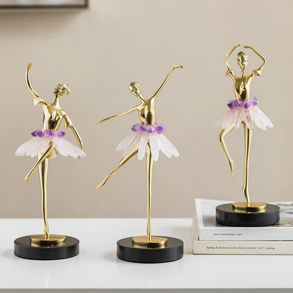 Elegante goldene Balletttänzerin Figur