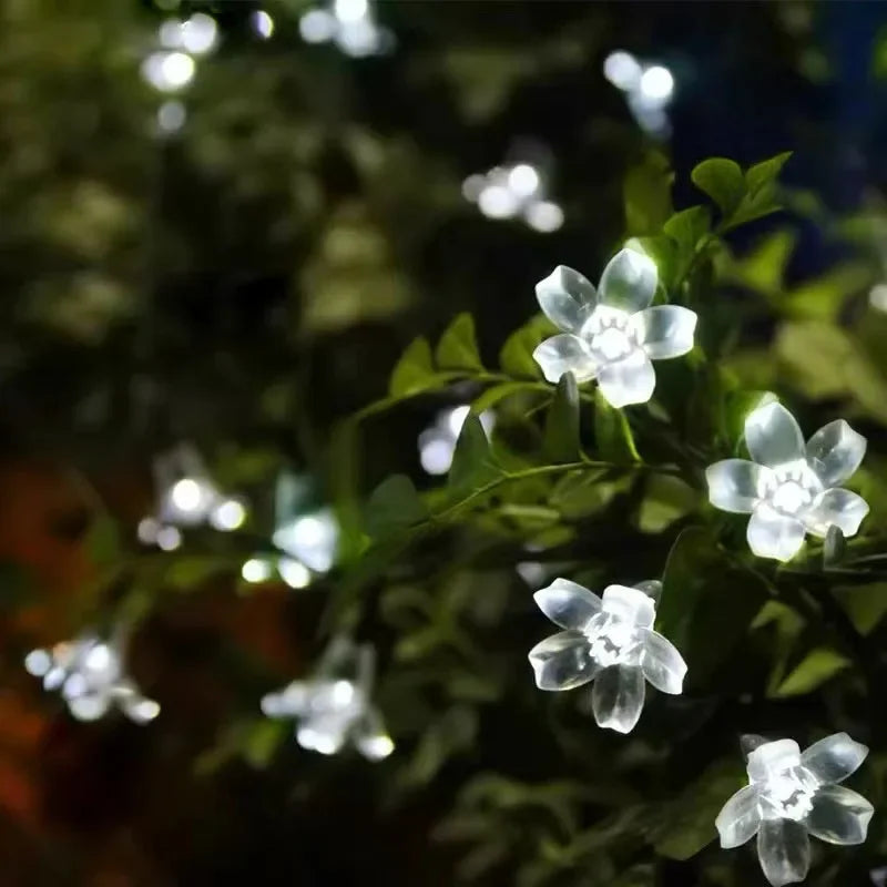 Garduru | Solarleuchten für den Garten in floralen Designs